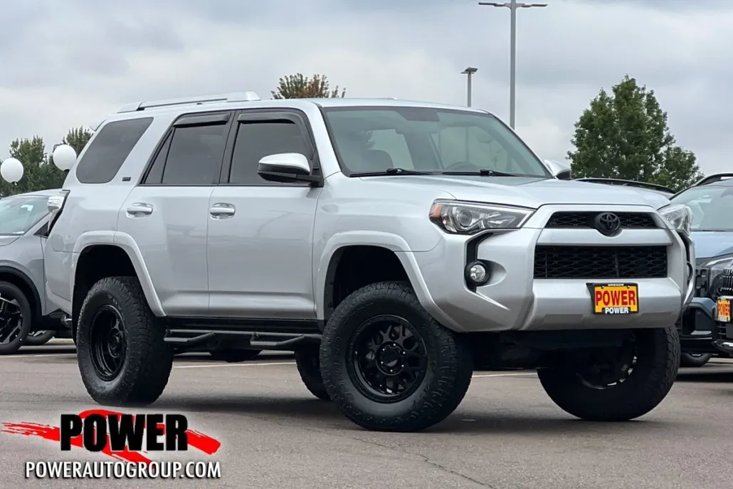 2018 Toyota 4Runner SR5 photo 1