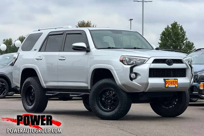 2018 Toyota 4Runner SR5 photo 1