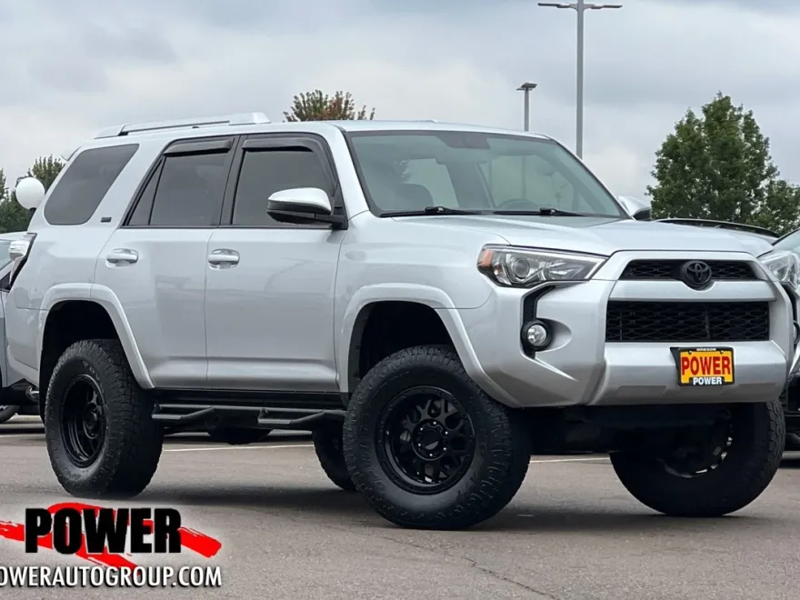 2018 Toyota 4Runner SR5 photo 1