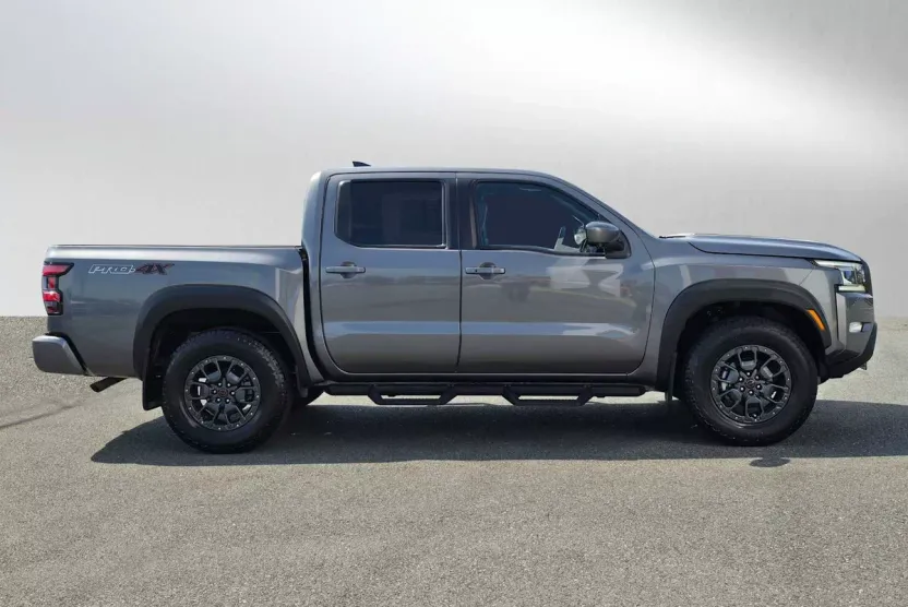 2023 Nissan Frontier PRO-4X photo 1