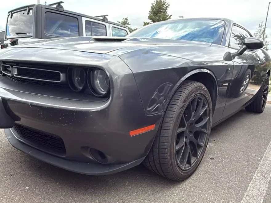 2016 Dodge Challenger SXT photo 1
