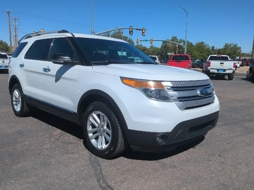2015 Ford Explorer XLT photo 1