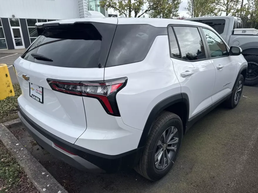 2025 Chevrolet Equinox LT photo 1