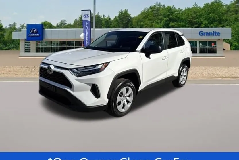 2024 Toyota RAV4 LE photo 1