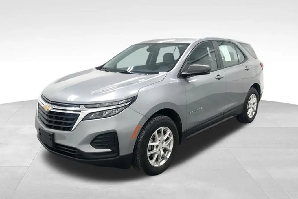 2023 Chevrolet Equinox LS photo 1