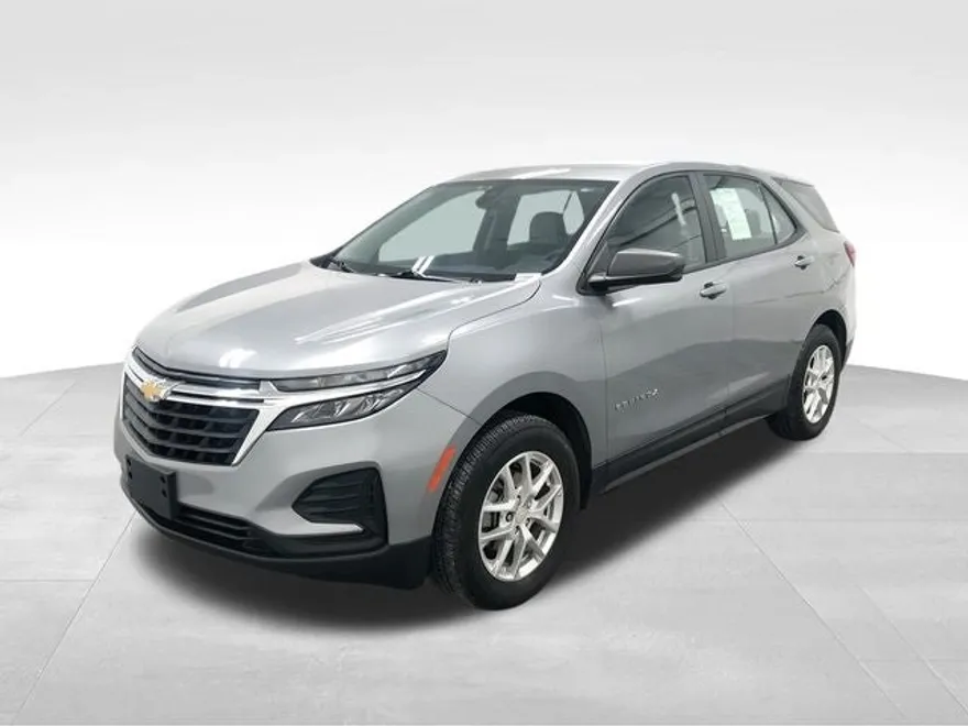 2023 Chevrolet Equinox LS photo 1
