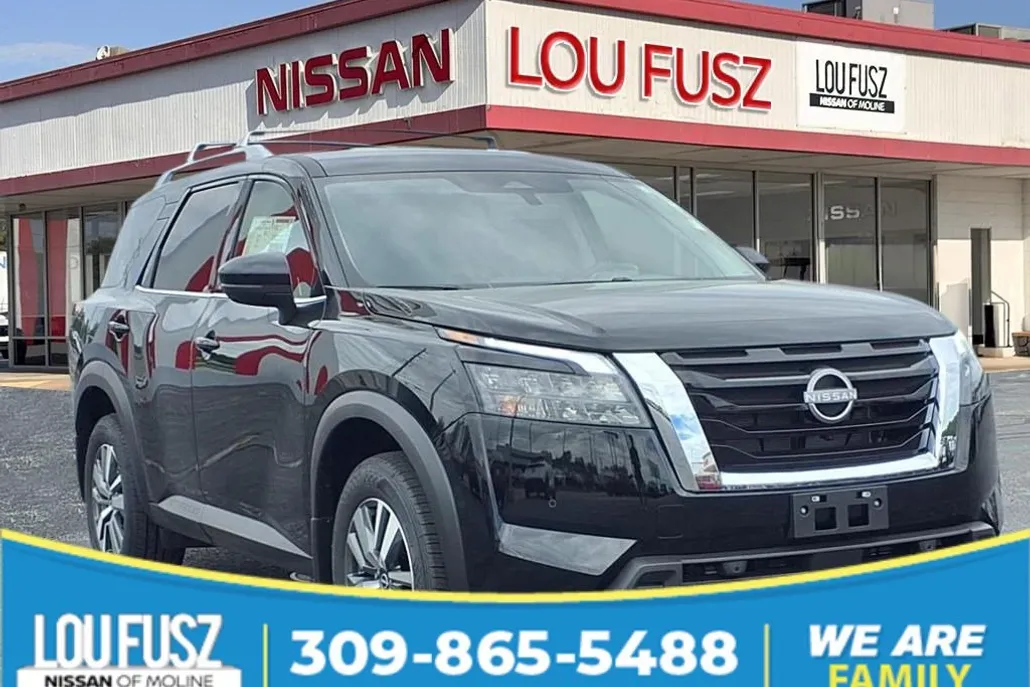 2025 Nissan Pathfinder SL photo 1