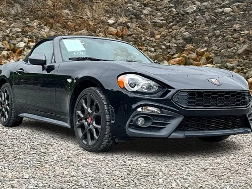 2017 Fiat 124 Spider Abarth photo 1