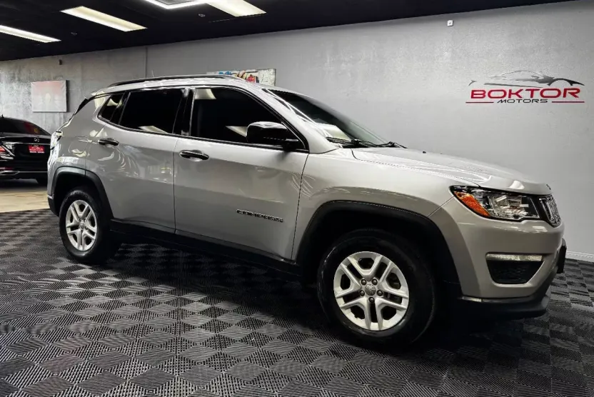 2018 Jeep Compass Sport photo 1