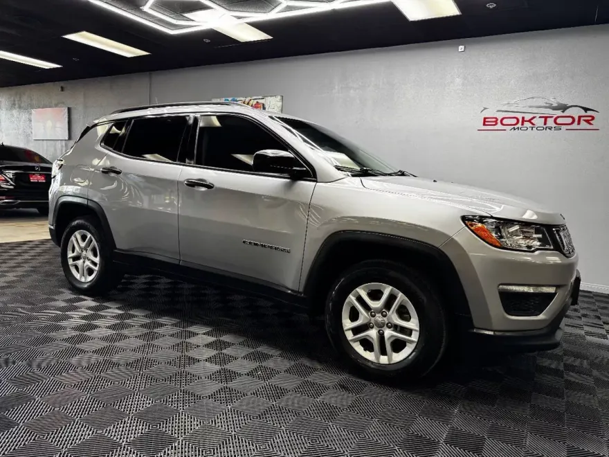 2018 Jeep Compass Sport photo 1