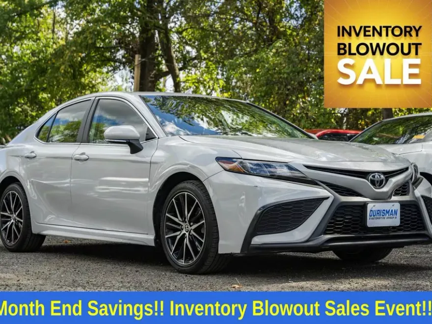 2022 Toyota Camry SE photo 1