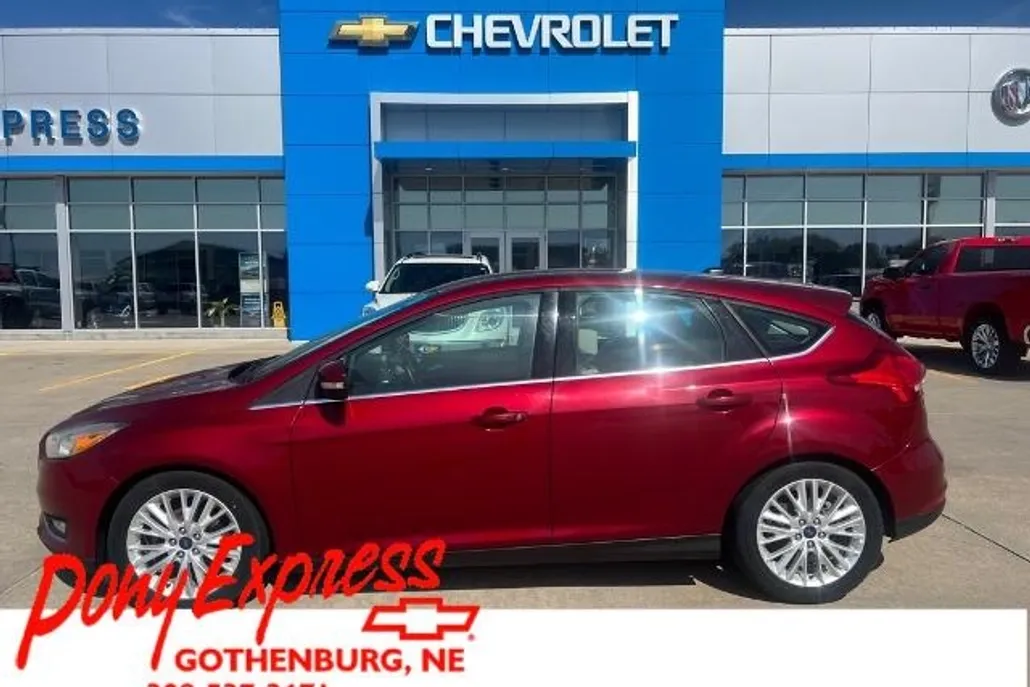 2017 Ford Focus Titanium photo 1