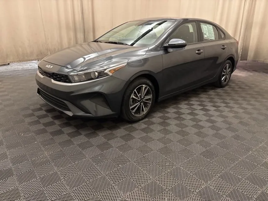 2023 Kia Forte LXS photo 1