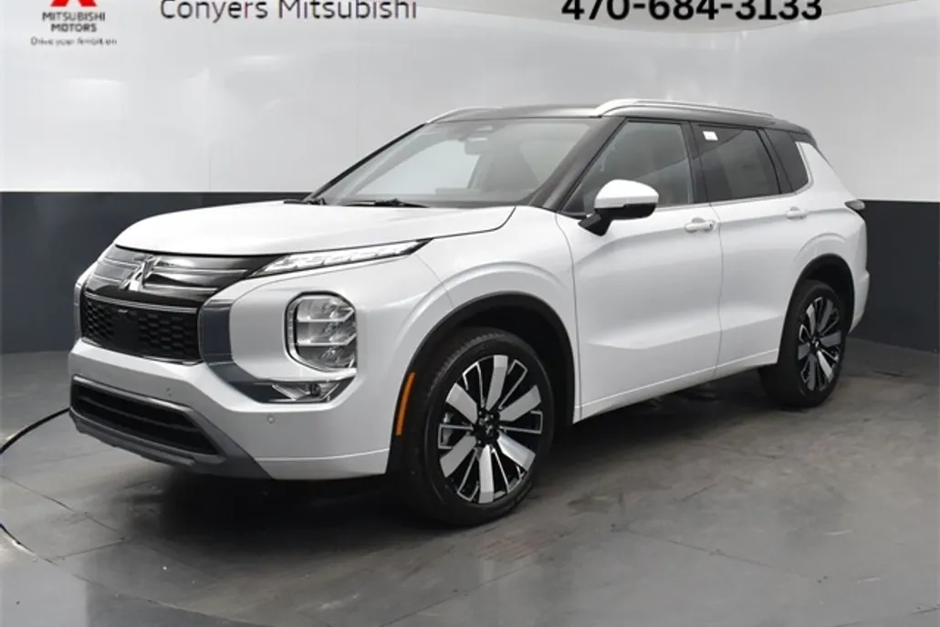 2025 Mitsubishi Outlander SEL photo 1