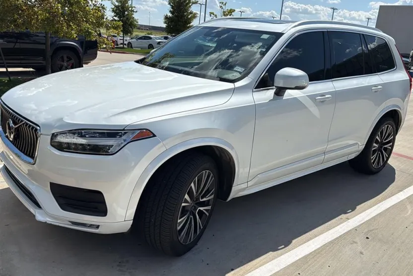 2020 Volvo XC90 Momentum photo 1