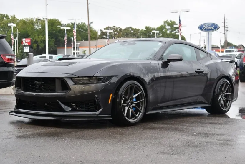 2024 Ford Mustang Dark Horse photo 1