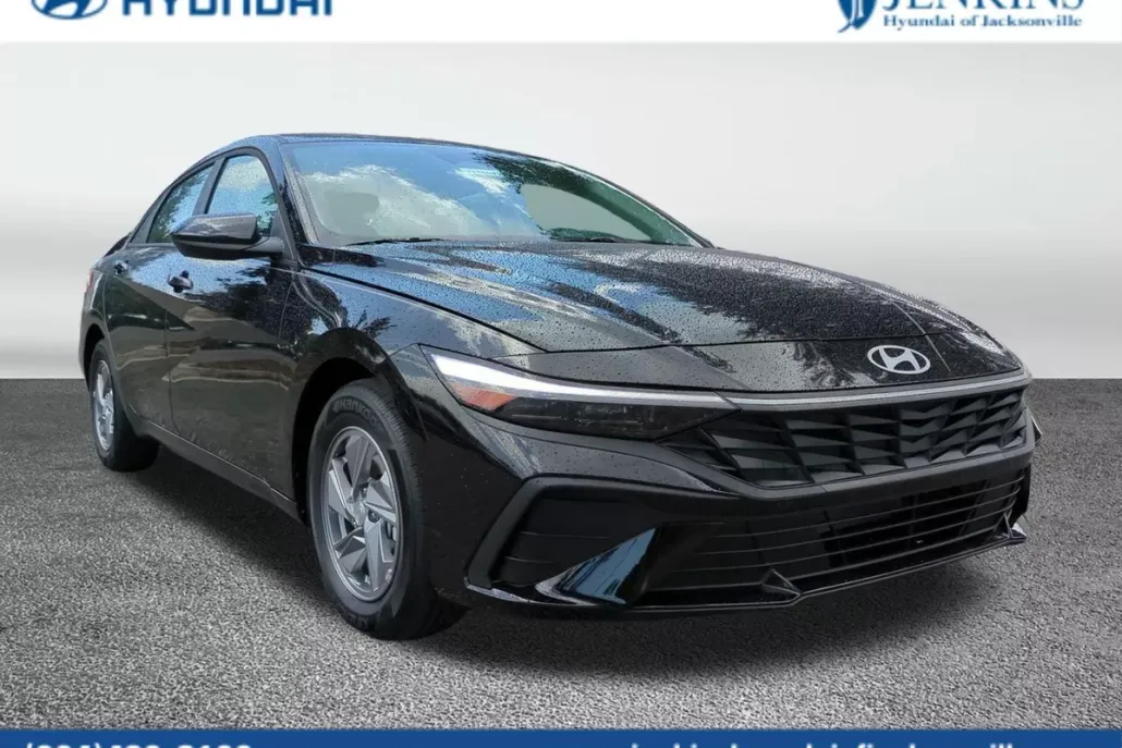 2025 Hyundai Elantra SE photo 1