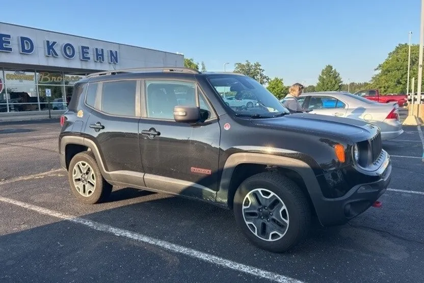 2016 Jeep Renegade Trailhawk photo 1