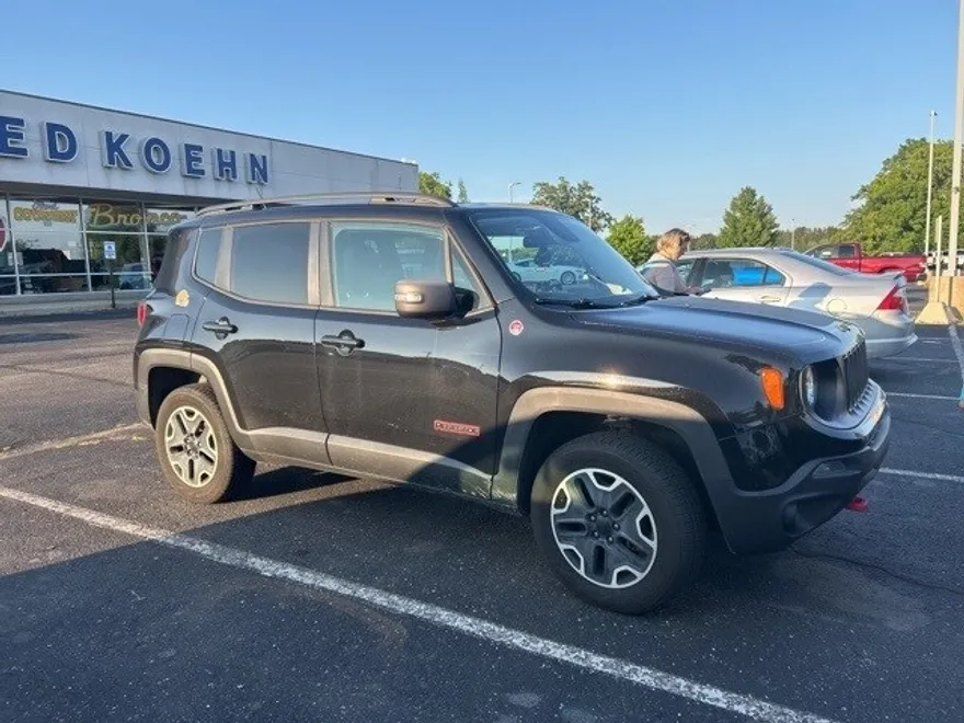 2016 Jeep Renegade Trailhawk photo 1