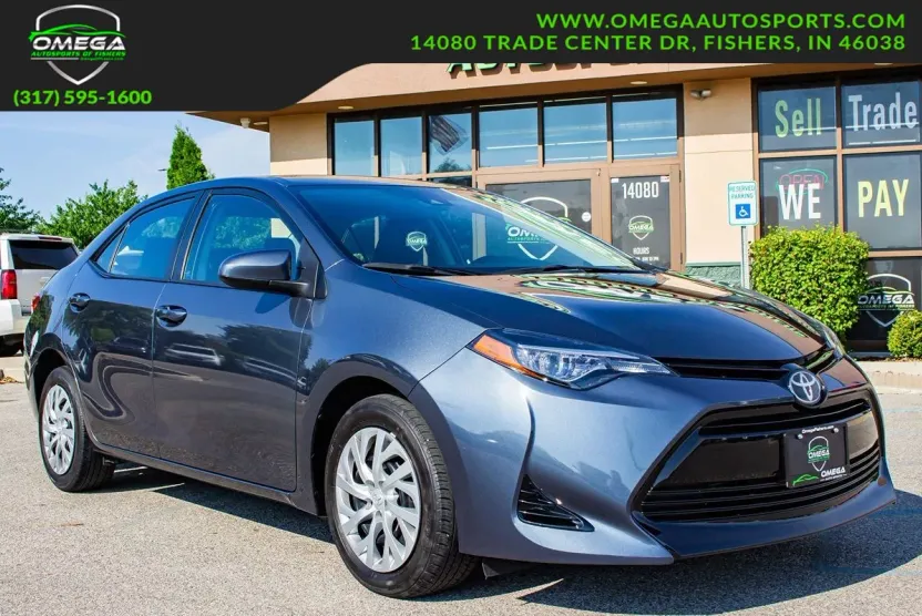 2018 Toyota Corolla LE photo 1