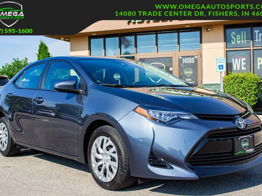 2018 Toyota Corolla LE photo 1