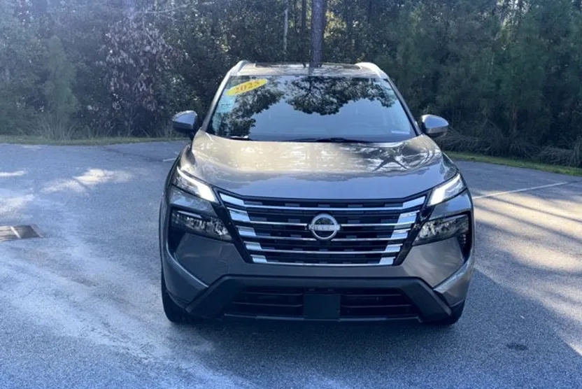 2025 Nissan Rogue SV photo 1