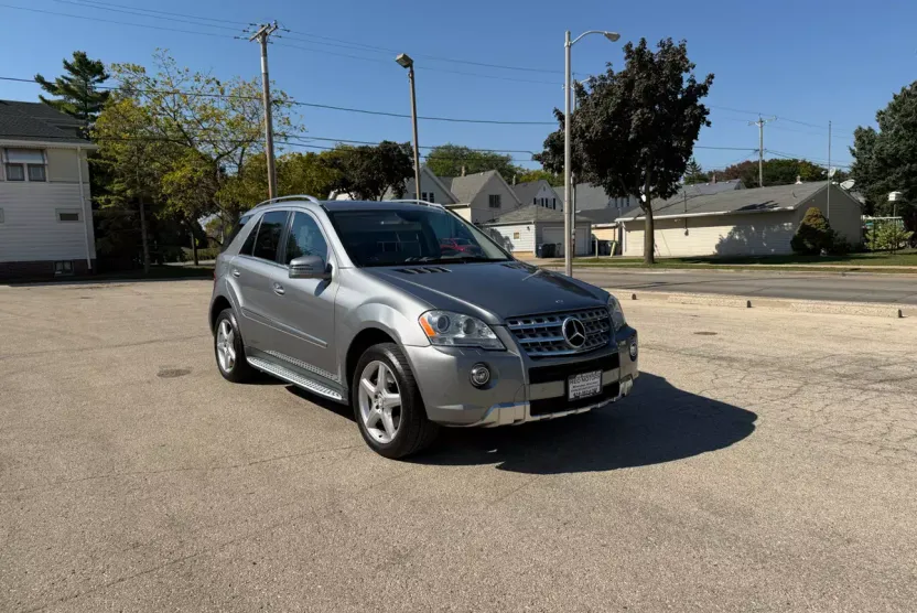 2011 Mercedes Benz ML 550 photo 1