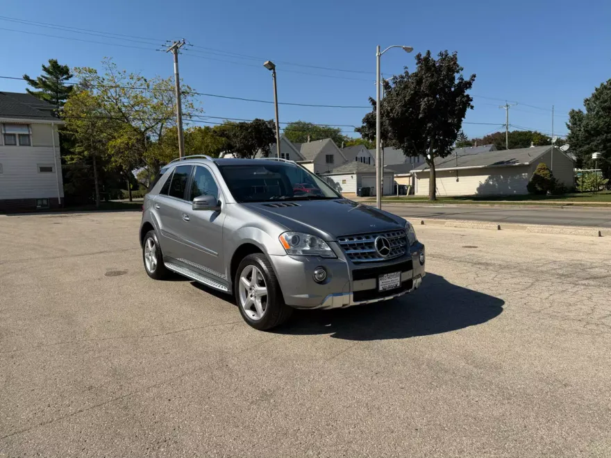 2011 Mercedes Benz ML 550 photo 1