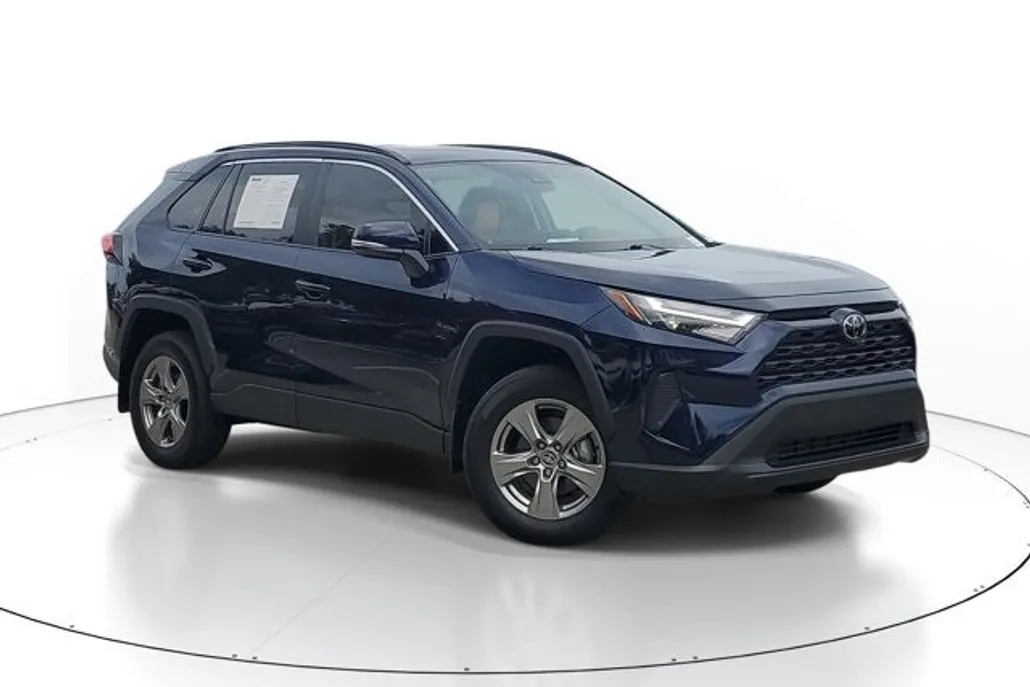 2025 Toyota RAV4 XLE photo 1