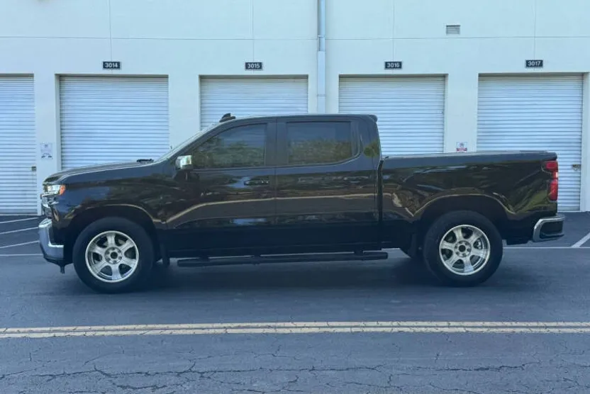 2020 Chevrolet Silverado 1500 LT photo 1