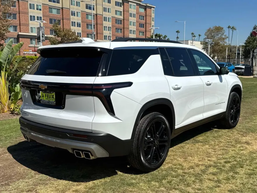 2026 Chevrolet Traverse photo 1