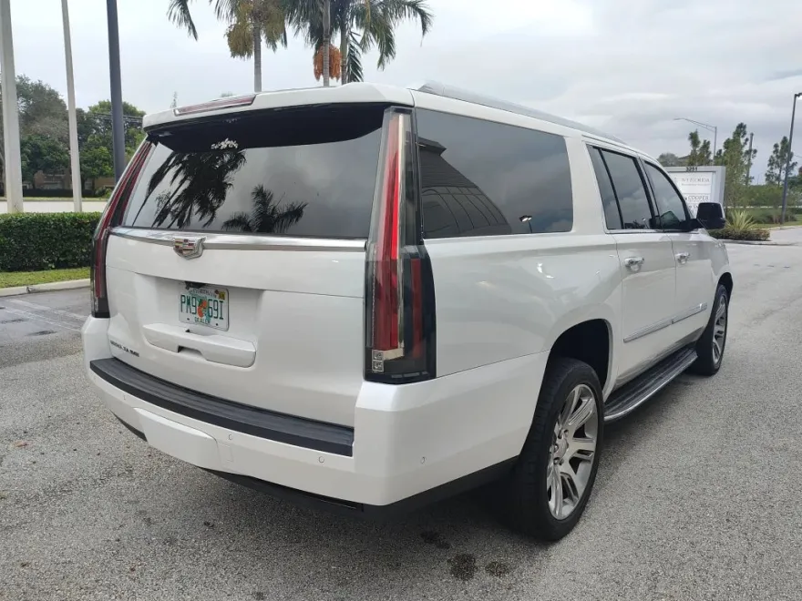 2018 Cadillac Escalade ESV Luxury Sport photo 1