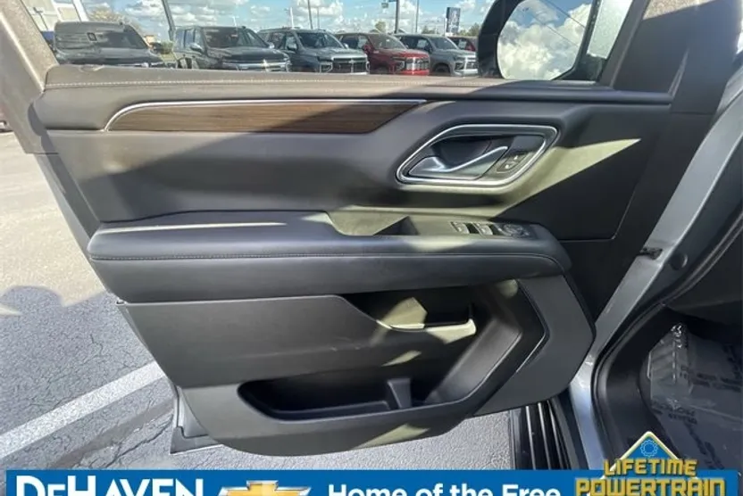 2022 Gmc Yukon SLE photo 1
