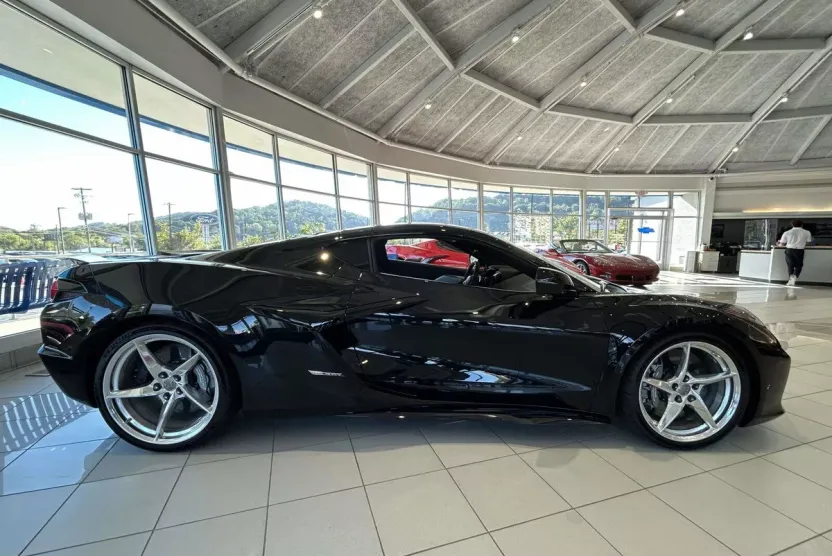 2024 Chevrolet Corvette E-Ray 2LZ photo 1