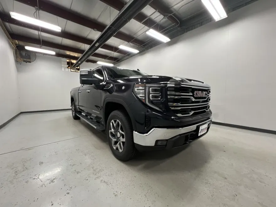 2026 Gmc Sierra 1500 SLT photo 1