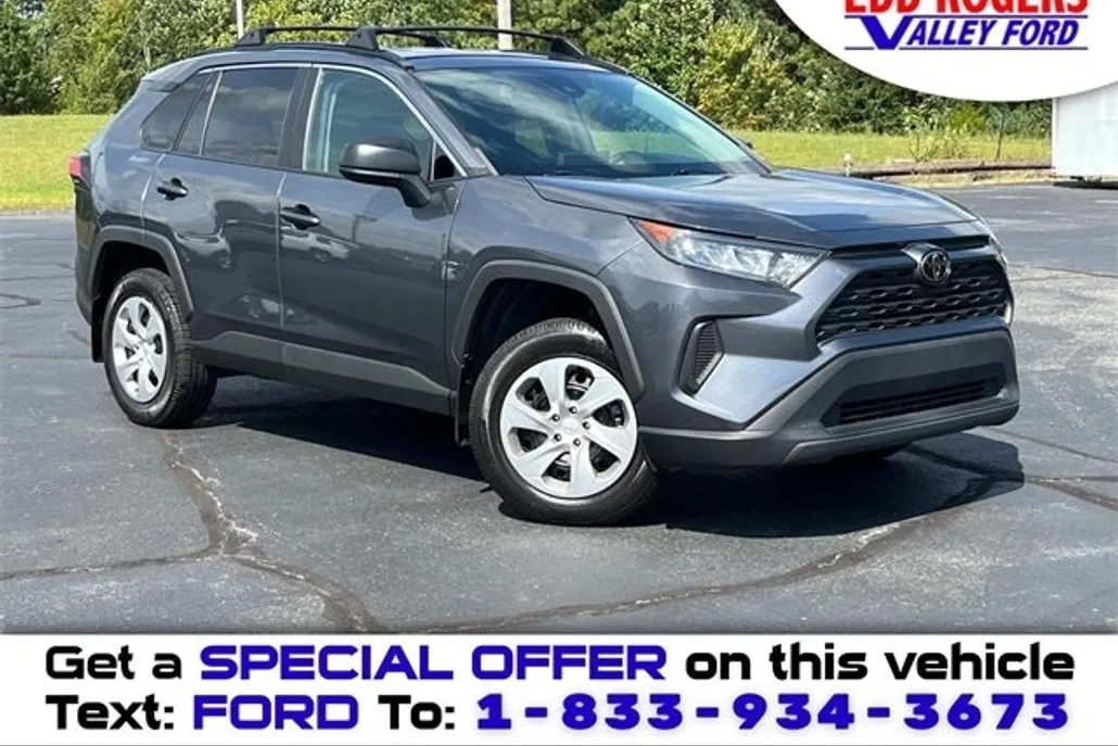 2021 Toyota RAV4 LE photo 1