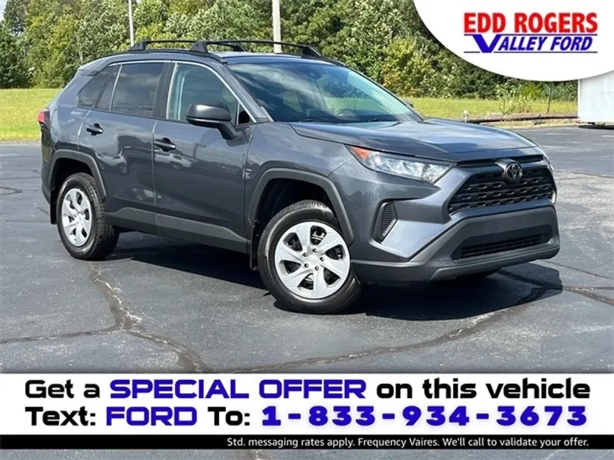 2021 Toyota RAV4 LE photo 1