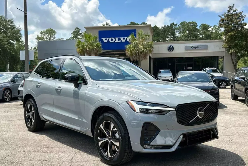 2026 Volvo XC60 Core photo 1