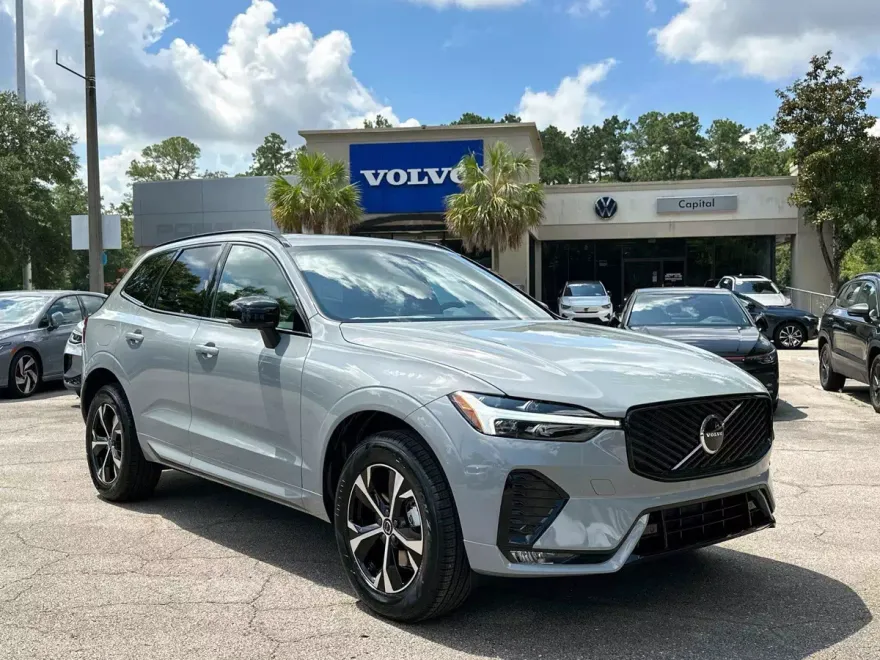 2026 Volvo XC60 Core photo 1