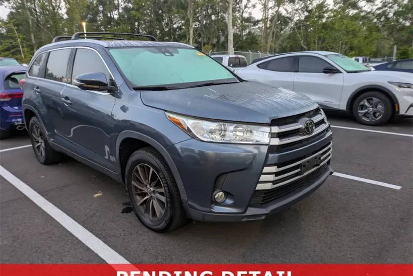 2017 Toyota Highlander XLE photo 1
