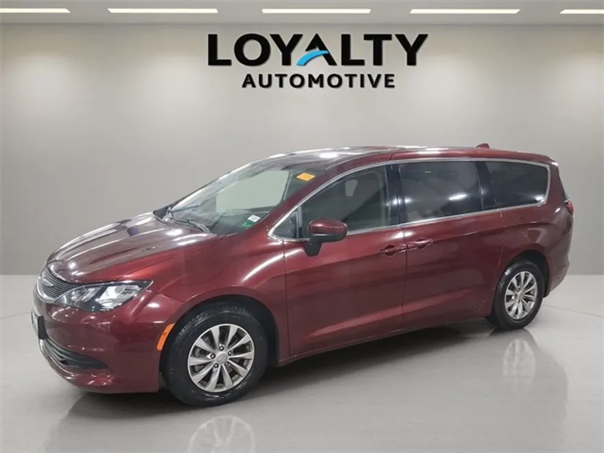 2017 Chrysler Pacifica Touring photo 1