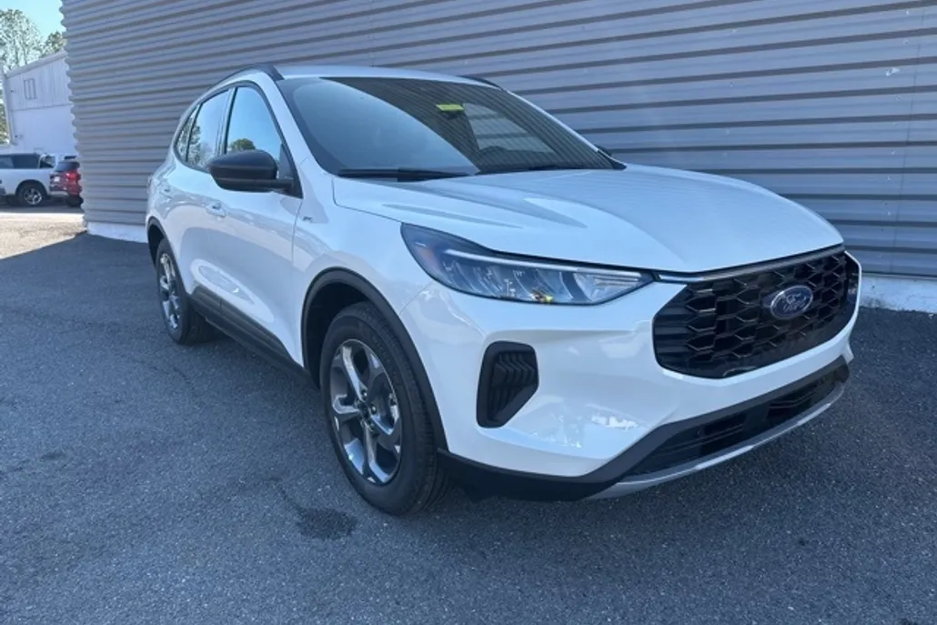 2025 Ford Escape ST-Line photo 1