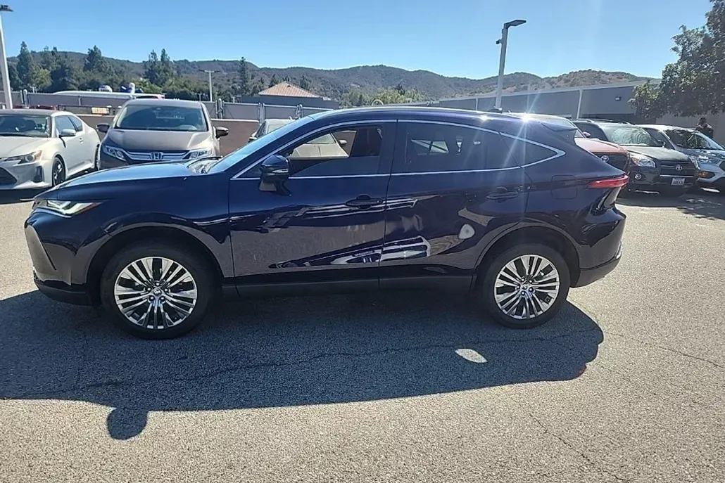 2022 Toyota Venza XLE photo 1