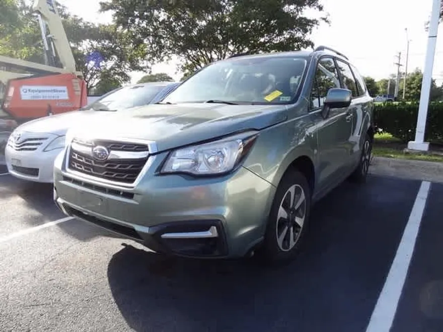 2017 Subaru Forester Premium photo 1