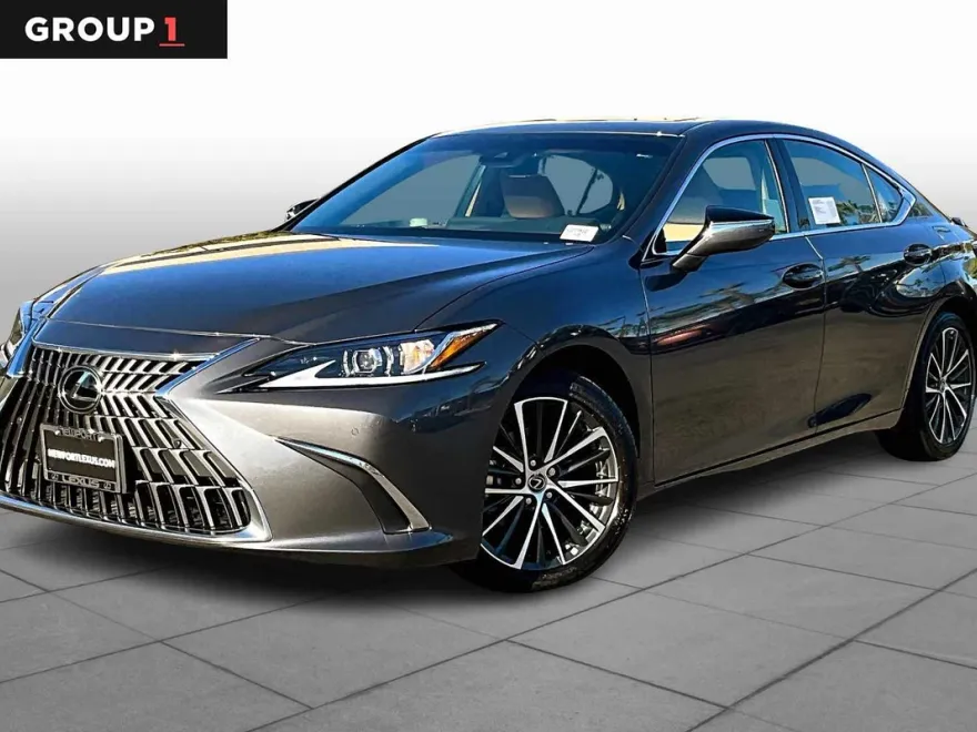 2025 Lexus ES 300h photo 1