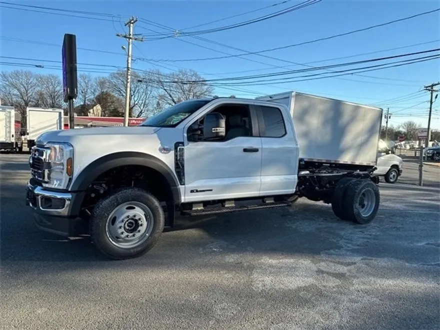 2025 Ford F-550 photo 1