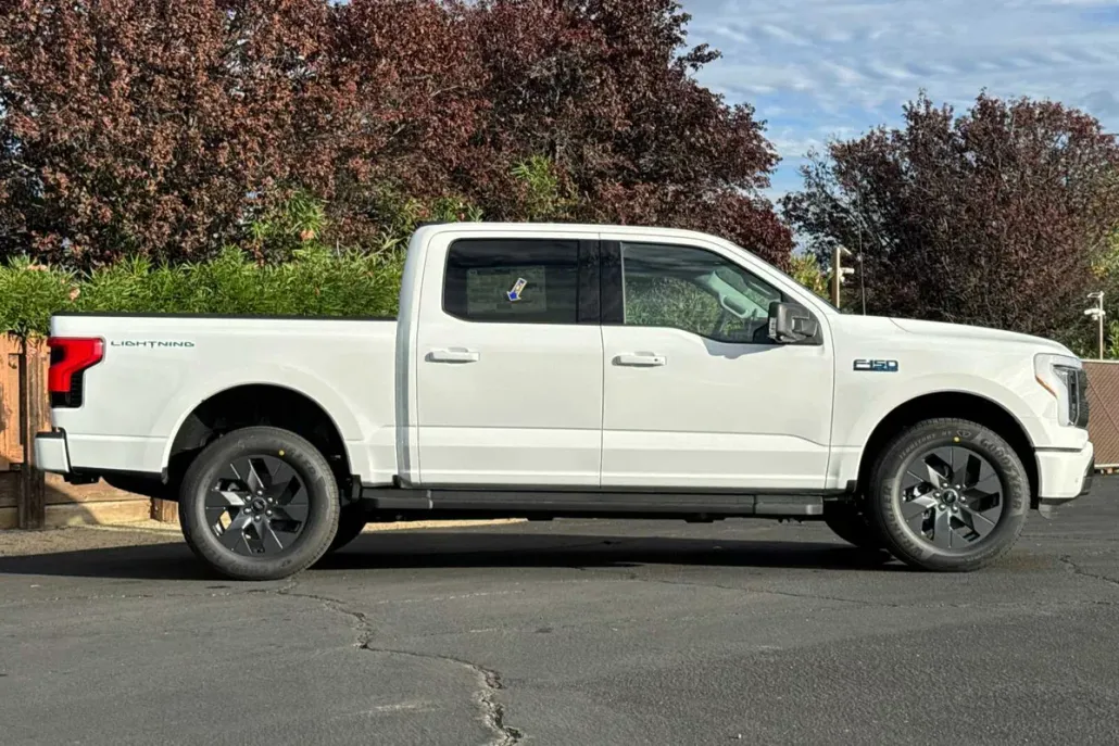 2025 Ford F-150 Lightning photo 1