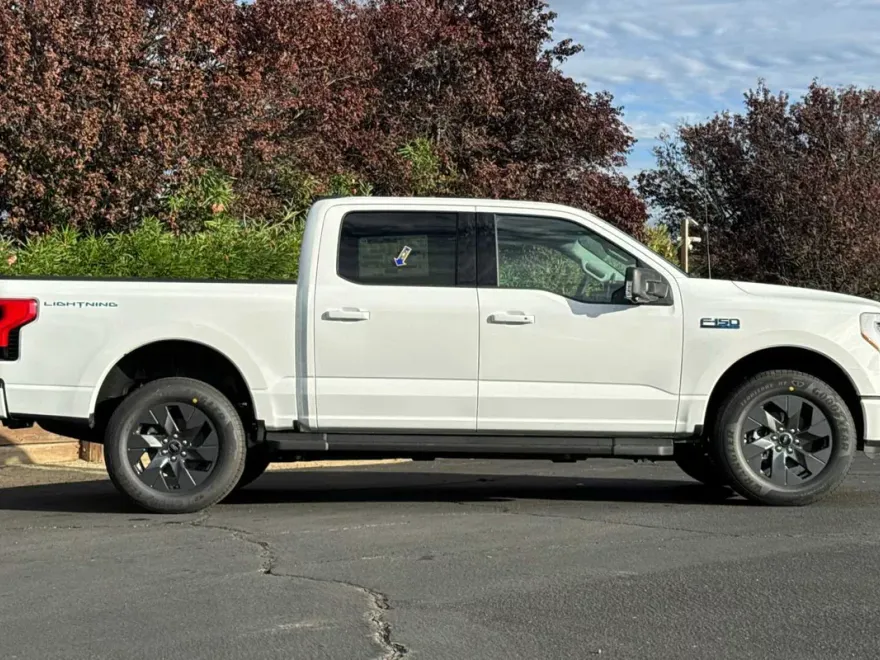 2025 Ford F-150 Lightning photo 1