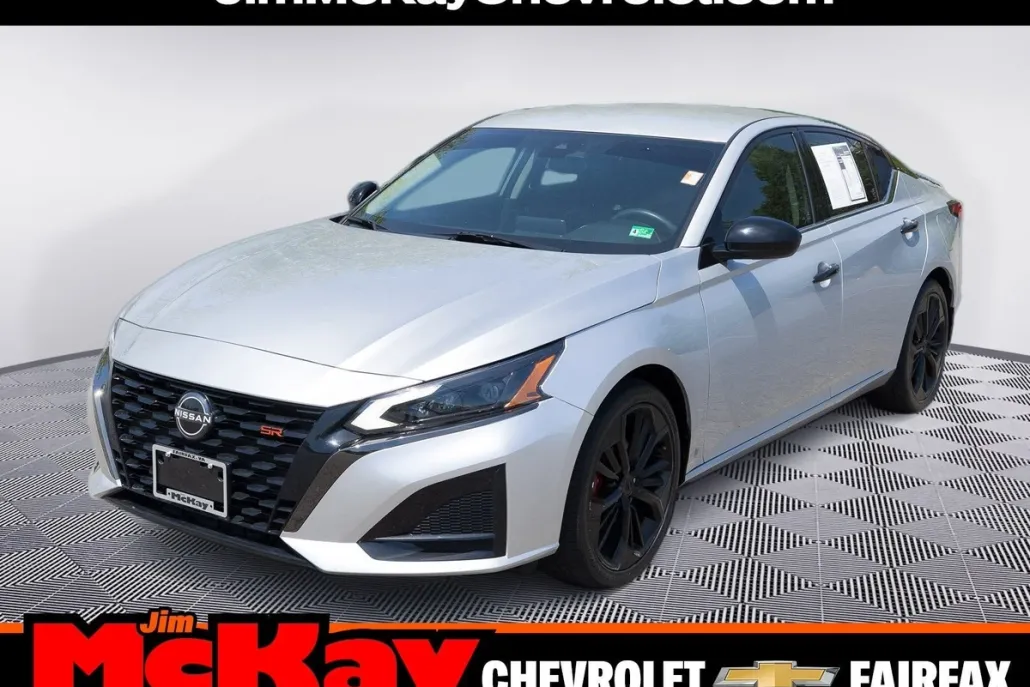 2023 Nissan Altima 2.5 SR photo 1