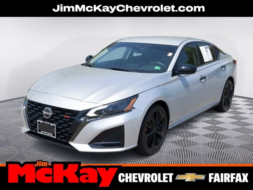 2023 Nissan Altima 2.5 SR photo 1